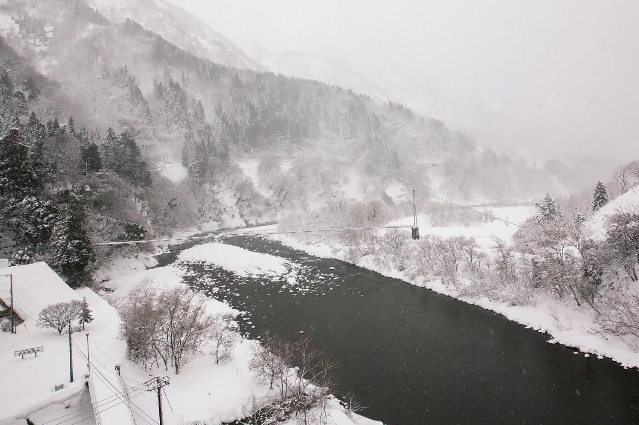 Готель Kurobe Unazukionsen Togen Екстер'єр фото